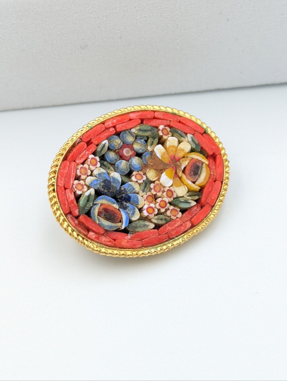 Vintage glass micro mosaic flowers floral oval brooch pin gold tone and red